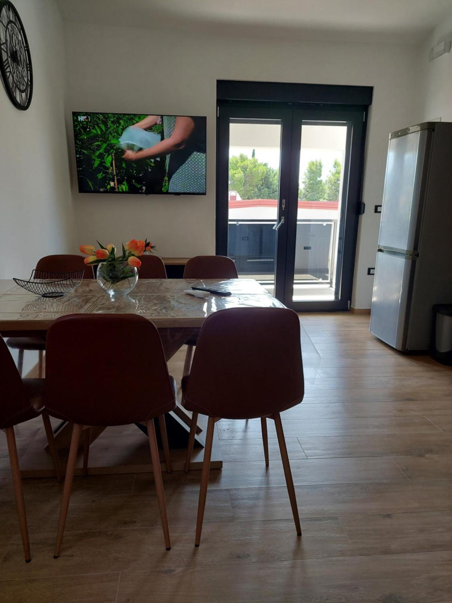 Apartmani Karla Paklenica Starigrad Paklenica Bagian luar foto