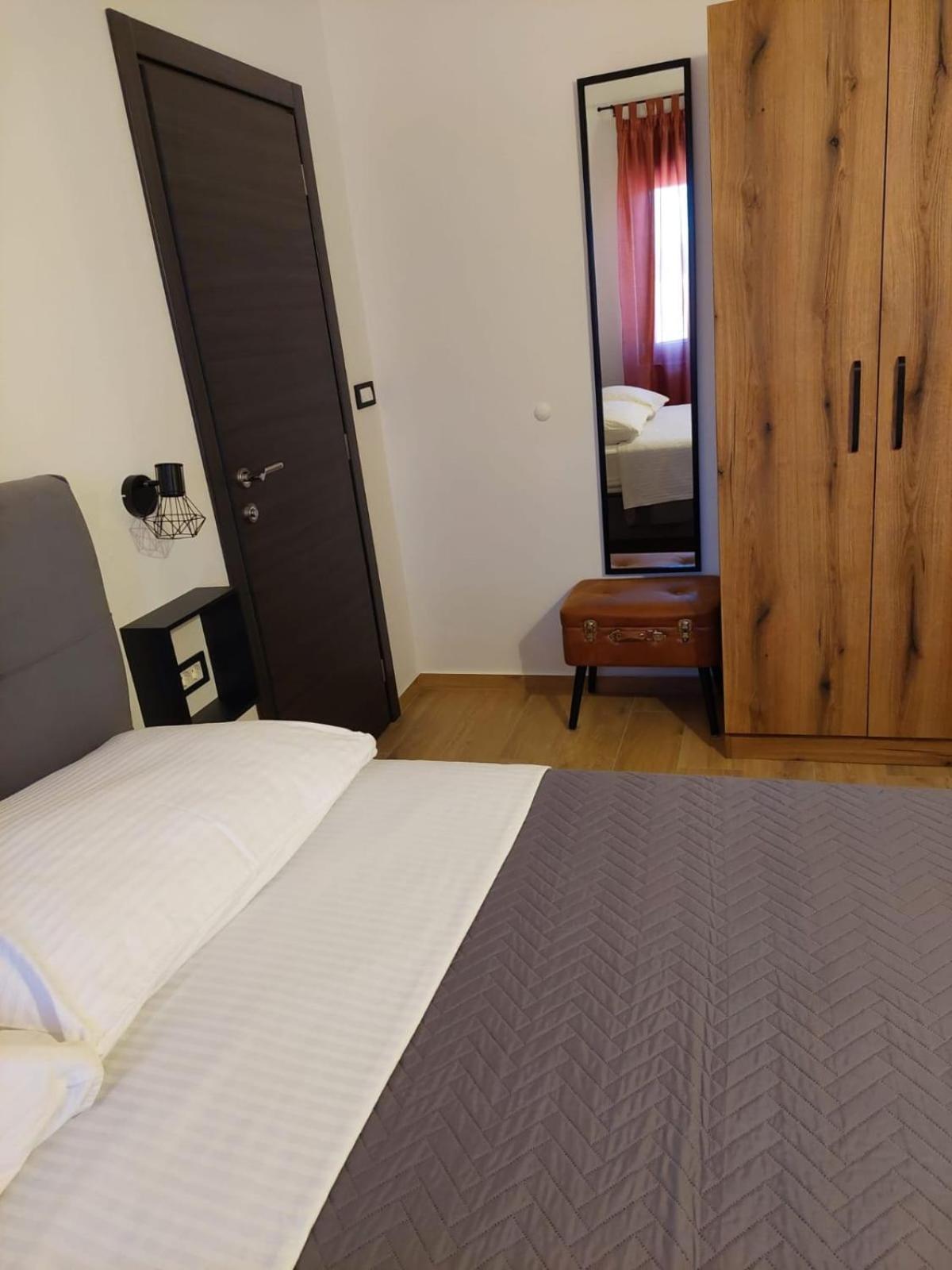 Apartmani Karla Paklenica Starigrad Paklenica Bagian luar foto